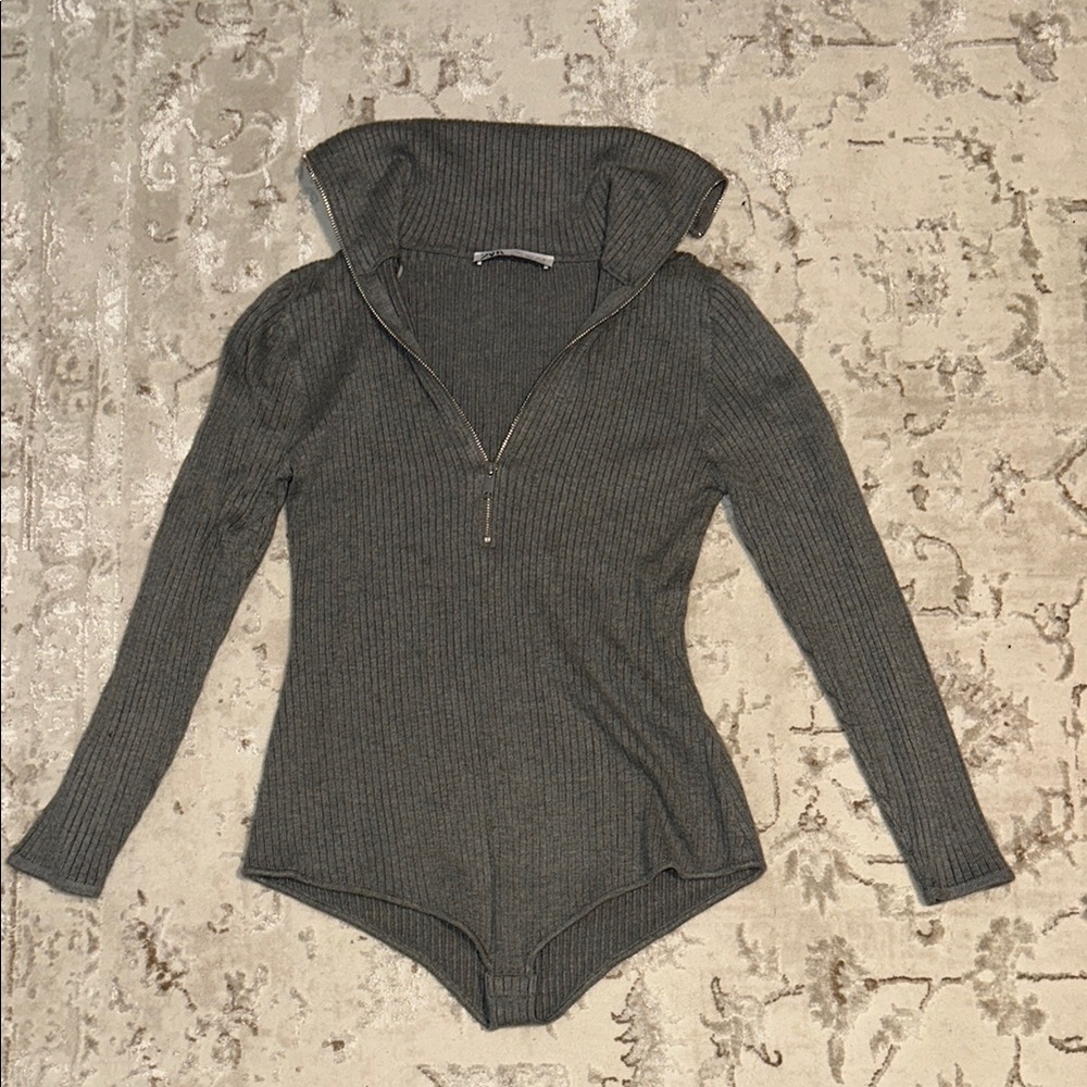 Zara Women's Gray Ribbed Zip-Up Bodysuit Top